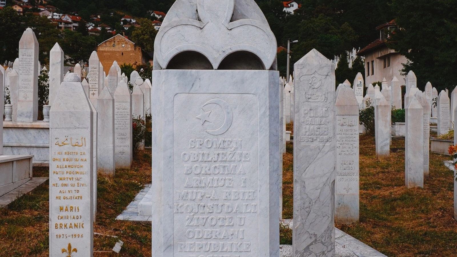 Μουσουλμανικό κοιμητήριο με ταφόπλακες