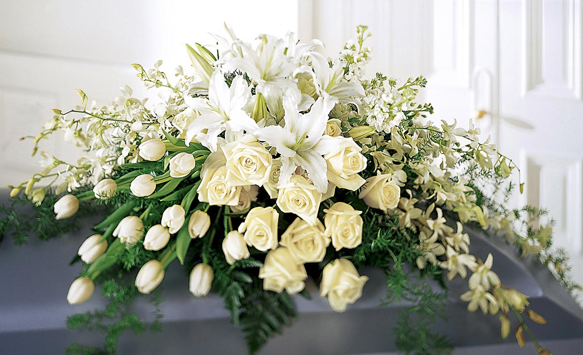 Μνημόσυνο - ανθοστολισμός