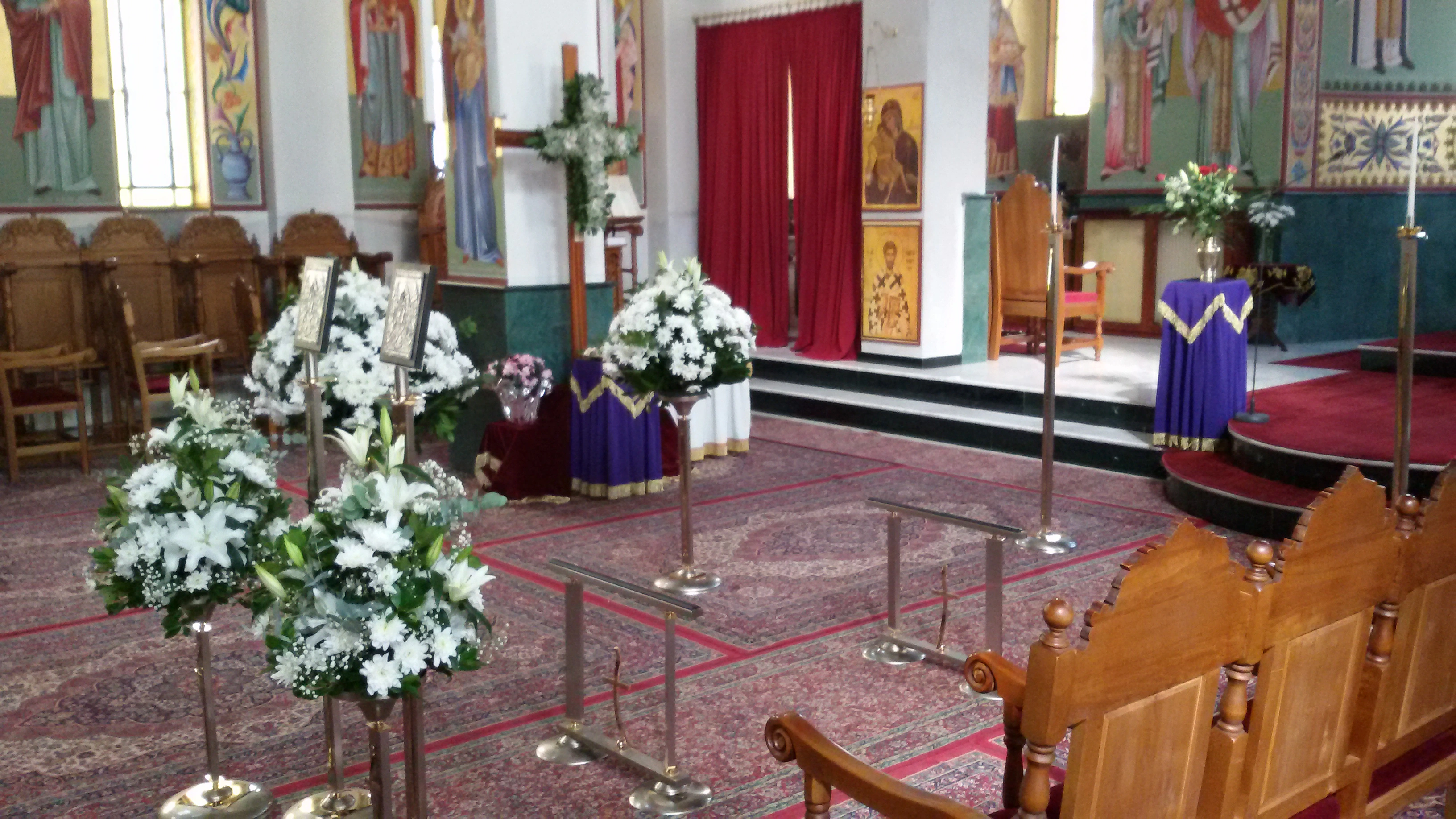 Στολισμός ιερού ναού για κηδεία στην Ξάνθη
